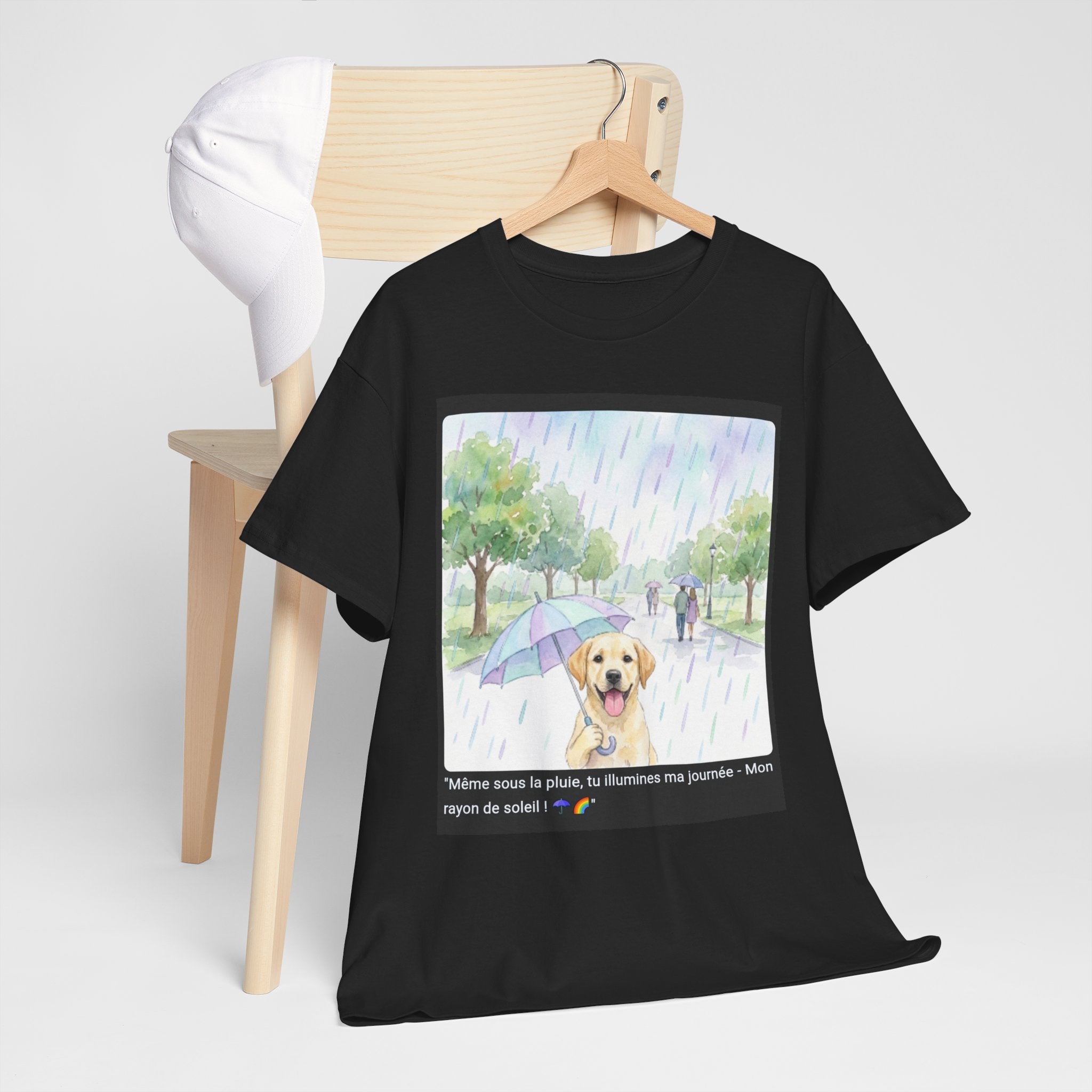 👕 T-SHIRT LABRADOR PARAPLUIE - Design Printanier Joyeux  ☂️ "Même sous la pluie, tu illumines ma journée" - Porte l'optimisme !