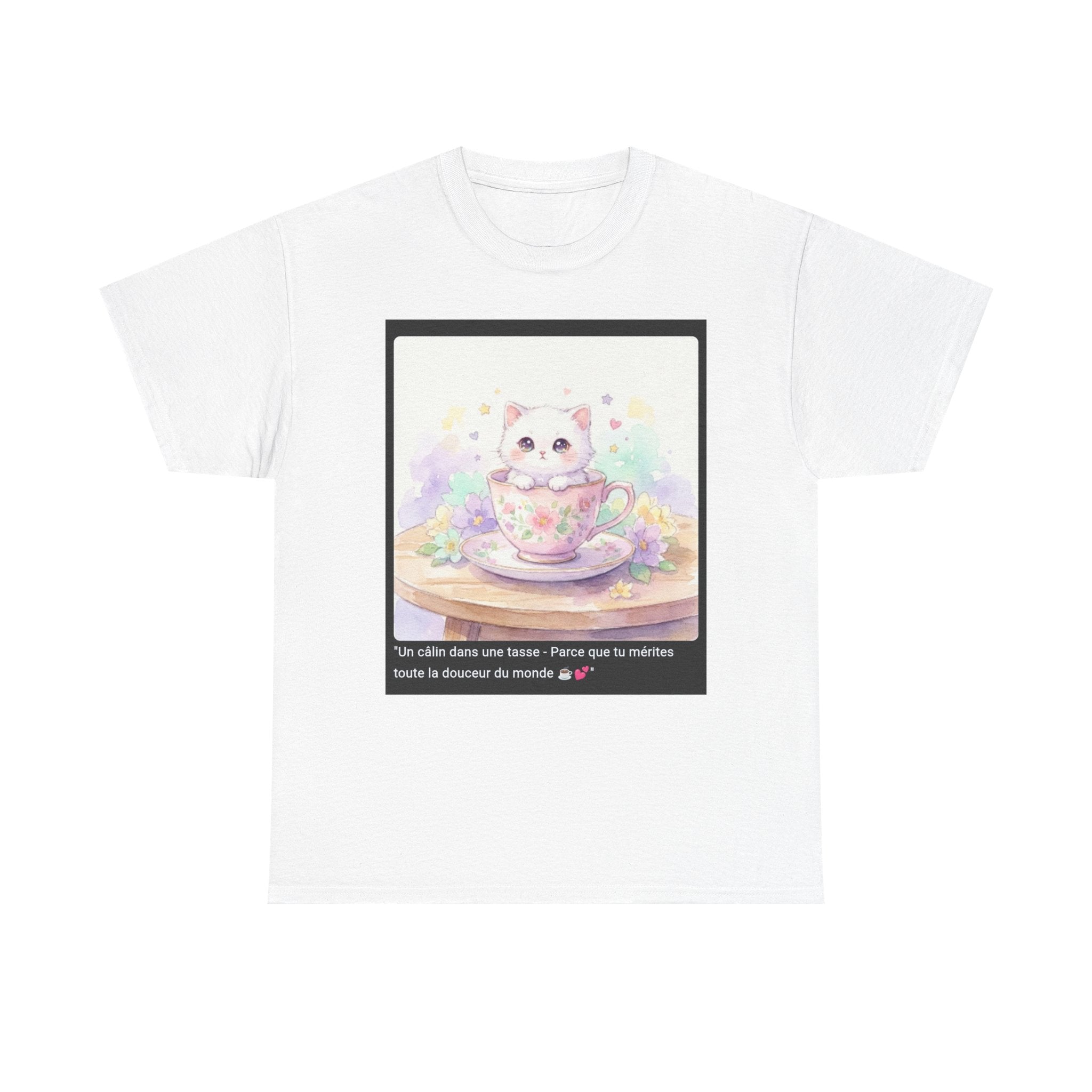 👕 T-SHIRT CHATON TASSE PASTEL - Design Exclusif Kawaii  💕 "Un Câlin dans une Tasse" - Porte la douceur sur toi !