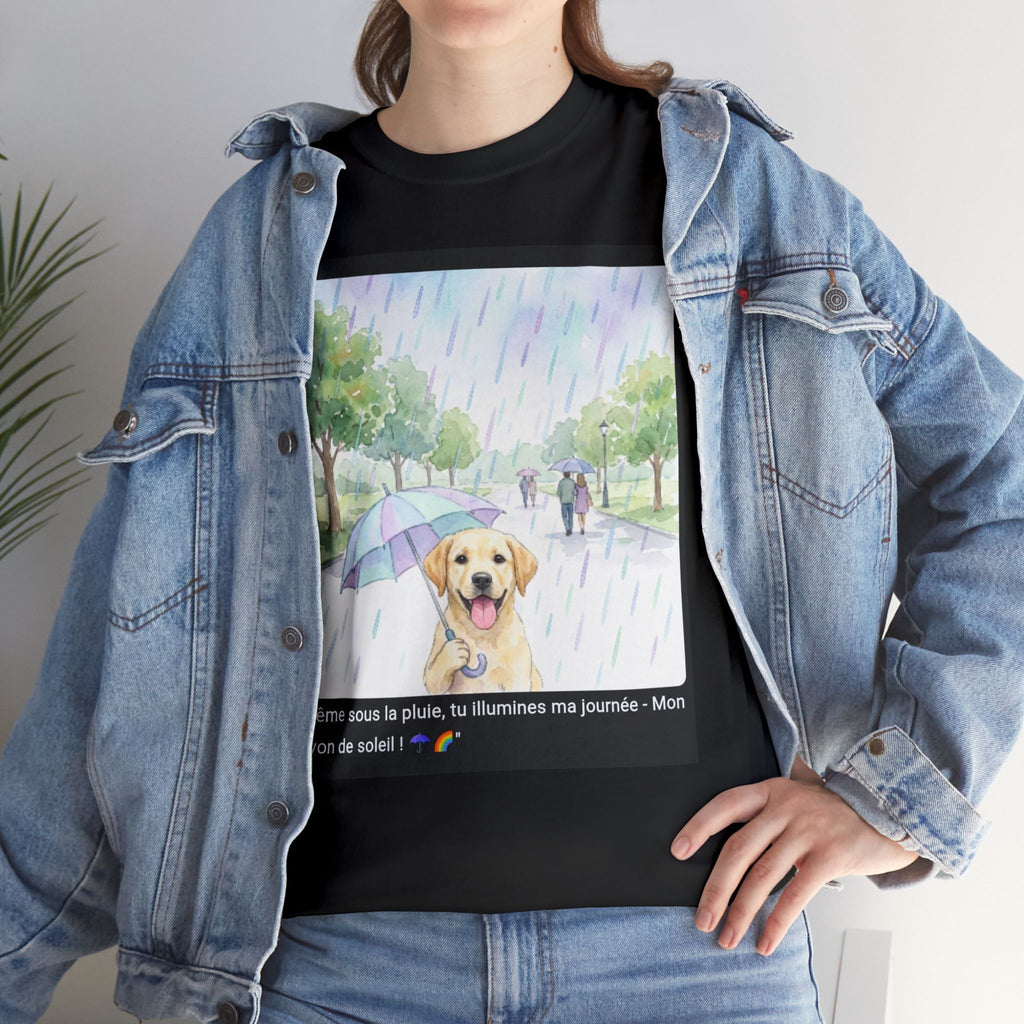 👕 T-SHIRT LABRADOR PARAPLUIE - Design Printanier Joyeux  ☂️ "Même sous la pluie, tu illumines ma journée" - Porte l'optimisme !