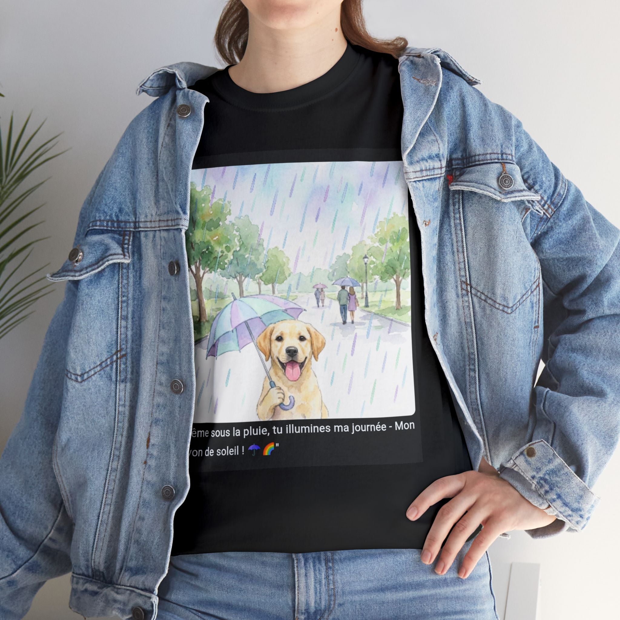 👕 T-SHIRT LABRADOR PARAPLUIE - Design Printanier Joyeux  ☂️ "Même sous la pluie, tu illumines ma journée" - Porte l'optimisme !