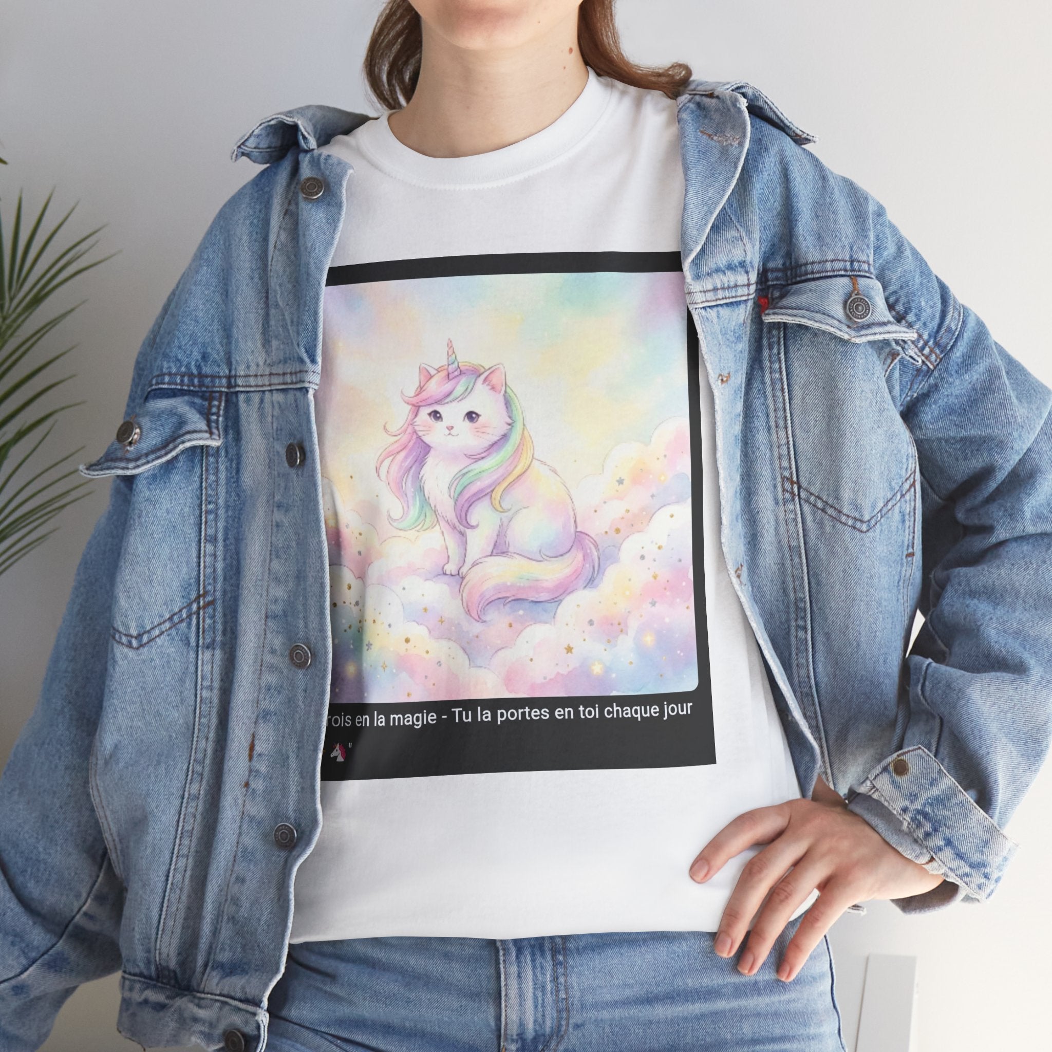 👕 T-SHIRT CHAT LICORNE - Design Féerique Arc-en-Ciel  ✨ "Crois en la magie" - Porte l'enchantement !