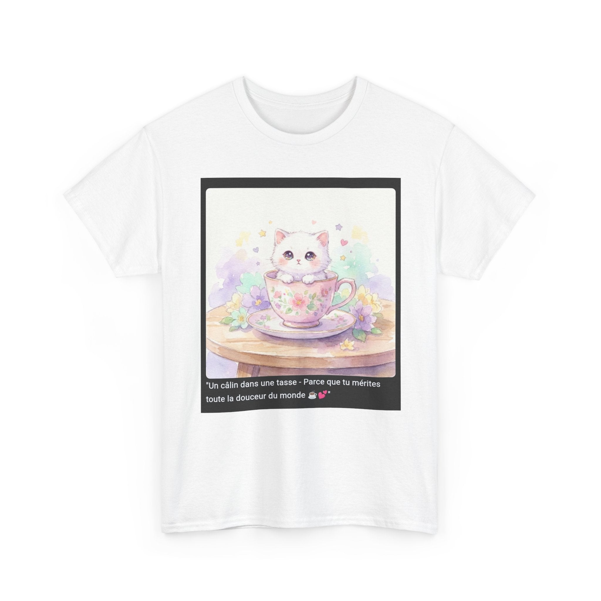 👕 T-SHIRT CHATON TASSE PASTEL - Design Exclusif Kawaii  💕 "Un Câlin dans une Tasse" - Porte la douceur sur toi !