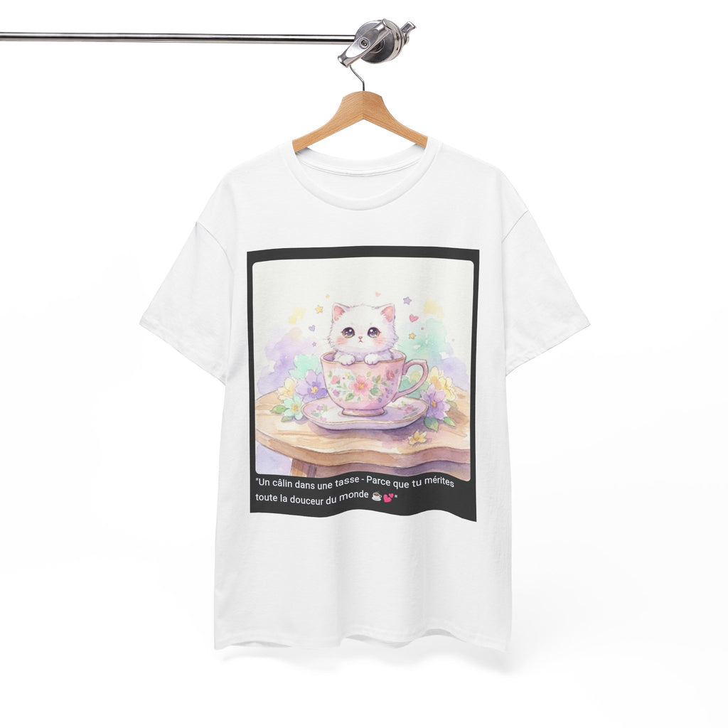 👕 T-SHIRT CHATON TASSE PASTEL - Design Exclusif Kawaii  💕 "Un Câlin dans une Tasse" - Porte la douceur sur toi !
